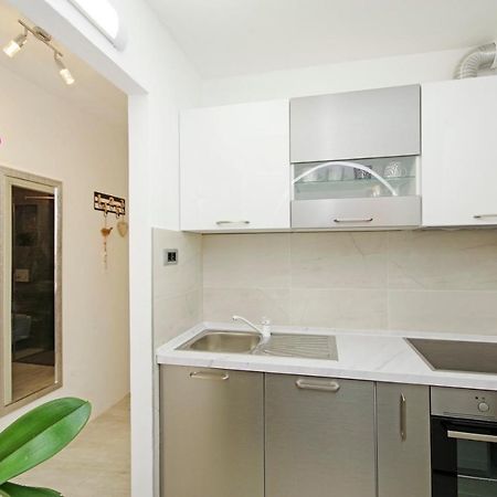 Split Symphony Garden: Modern, New Apartment 外观 照片