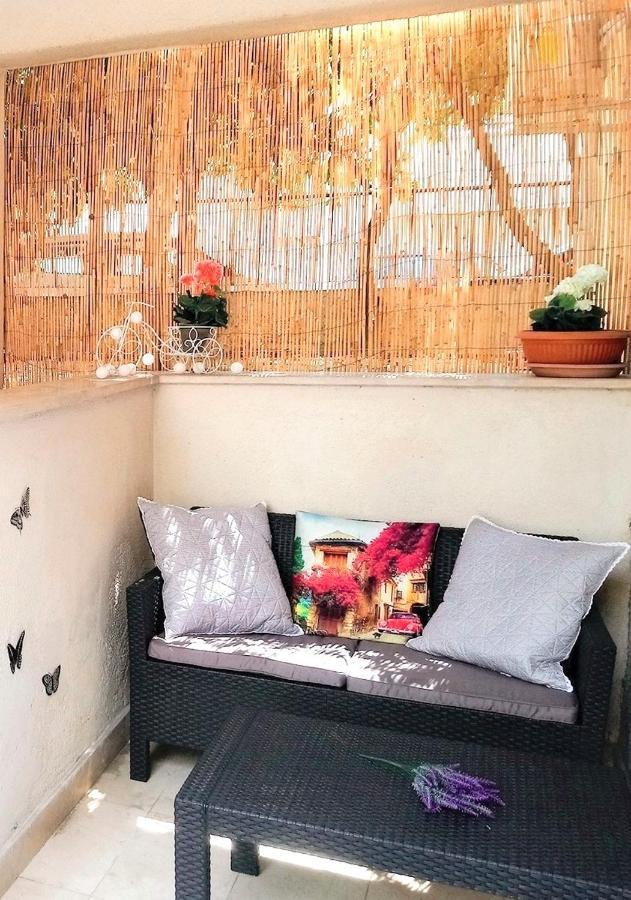 Split Symphony Garden: Modern, New Apartment 外观 照片