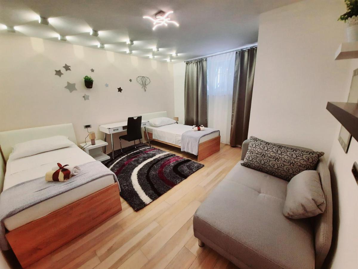 Split Symphony Garden: Modern, New Apartment 外观 照片