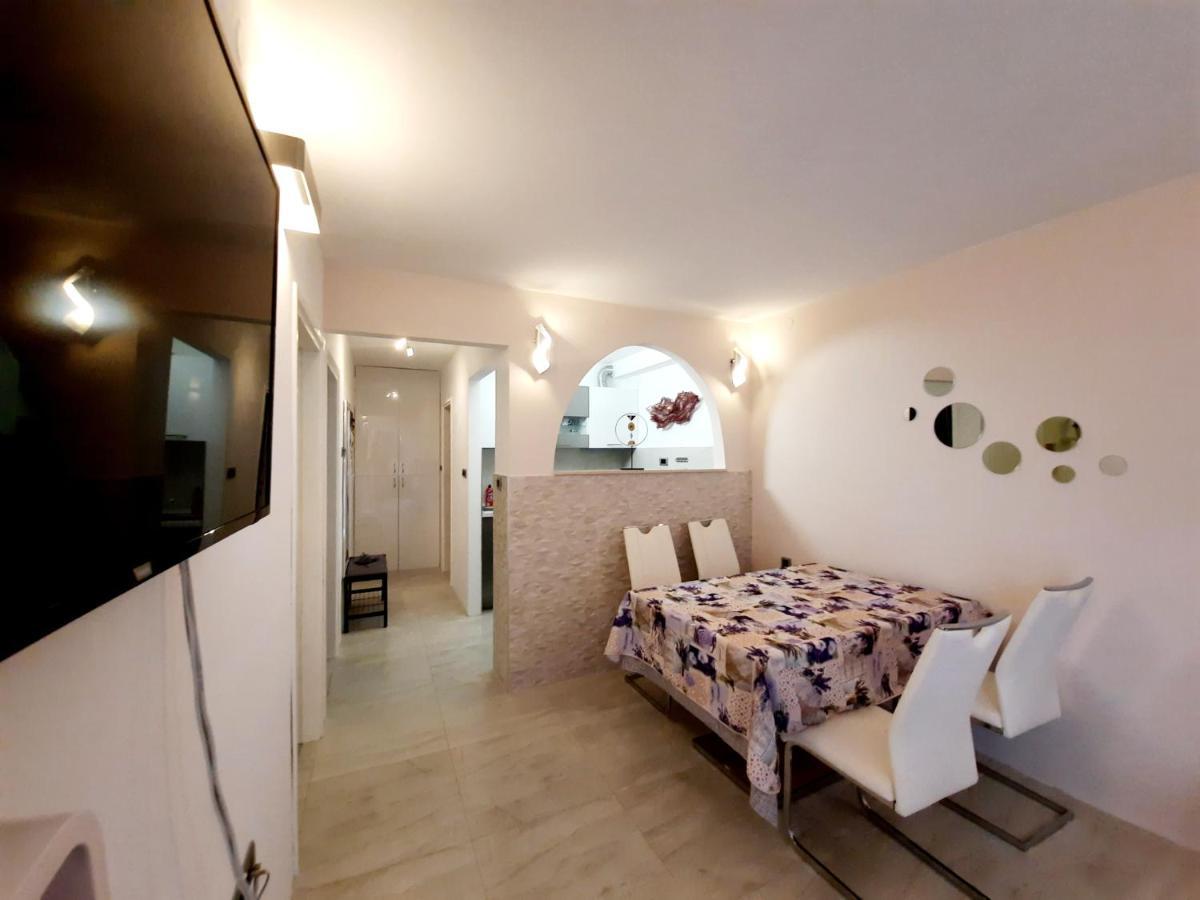 Split Symphony Garden: Modern, New Apartment 外观 照片