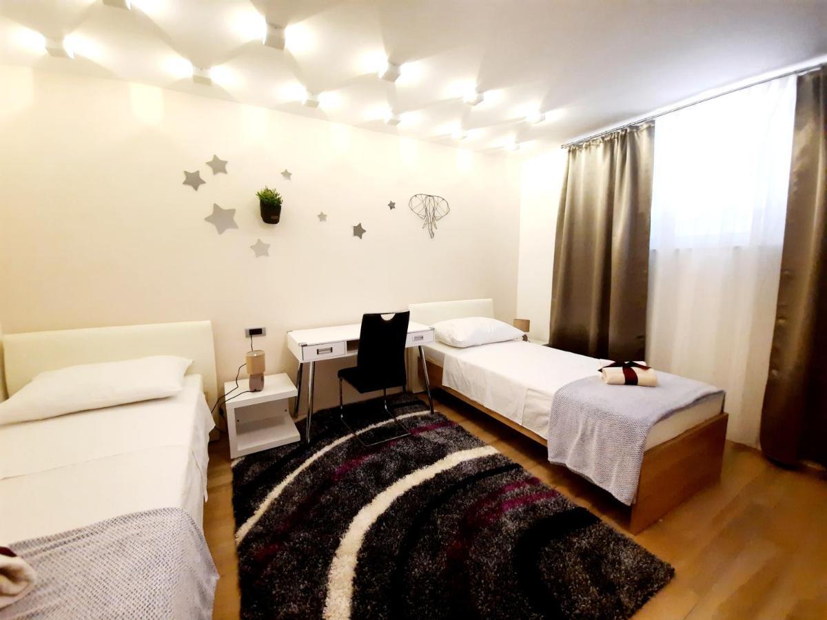 Split Symphony Garden: Modern, New Apartment 外观 照片