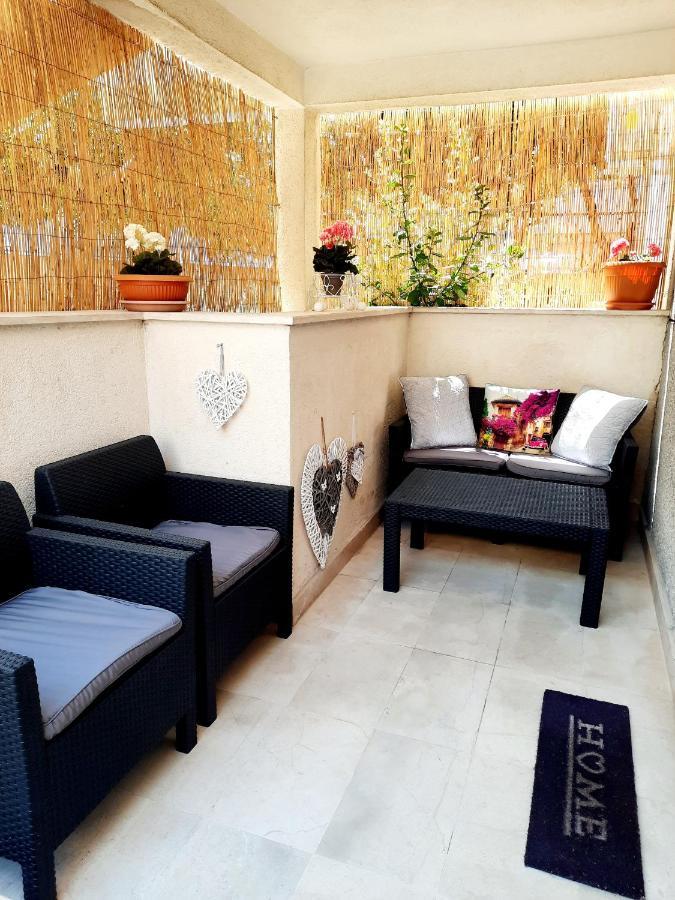 Split Symphony Garden: Modern, New Apartment 外观 照片