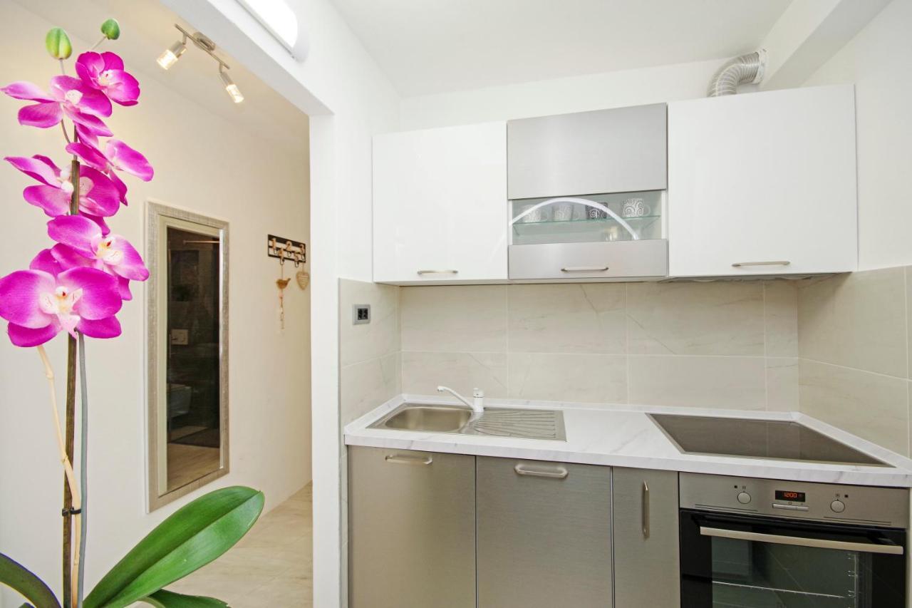 Split Symphony Garden: Modern, New Apartment 外观 照片